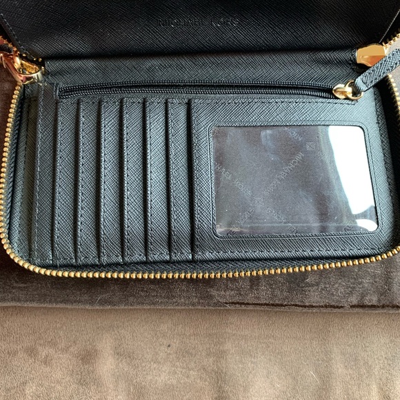 Used Michael Kors Wallet/Wristlet - Picture 3 of 4